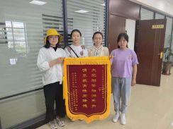 愛心助學(xué)，一路相隨。